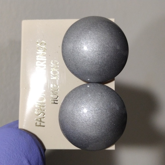 Retro 1980s Grey Enameled Metal Dome Stud Earrings – Stylish Women's Jewelry - Picture 5 of 6